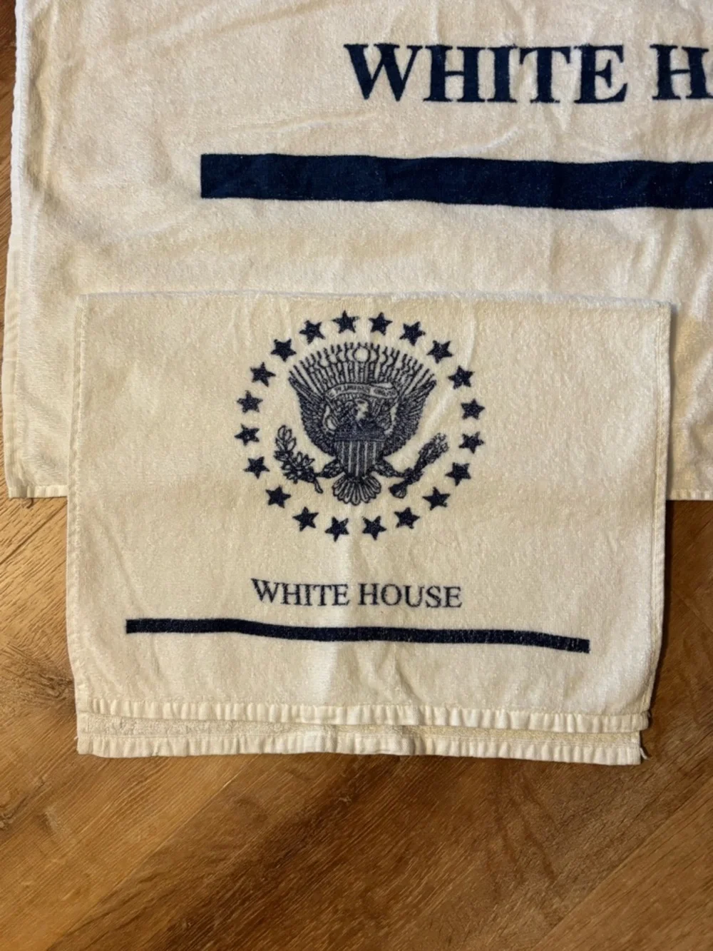 VINTAGE WHITE HOUSE EMBLEM COTTON TOWEL SET
